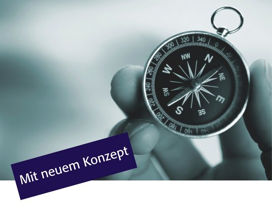 Hand hält Kompass